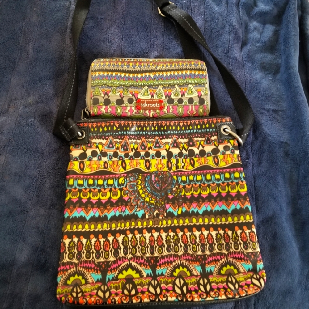 Sakroots cross body bag with wallet. Adjustable strap. Great condition. - Picture 2 of 12